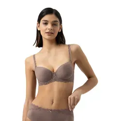Mey Dessous Amorous Damen Spacer-BHS Milk`n Coffee (85D) - Innovativer Spacer-BH mit 3D-Cups für perfekten Halt und angenehmes Tragegefühl. Atmungsaktives Material sorgt für Komfort, ideal für jeden Tag. Verstellbare Träger und elegante Schmuckdetails runden das Design ab.