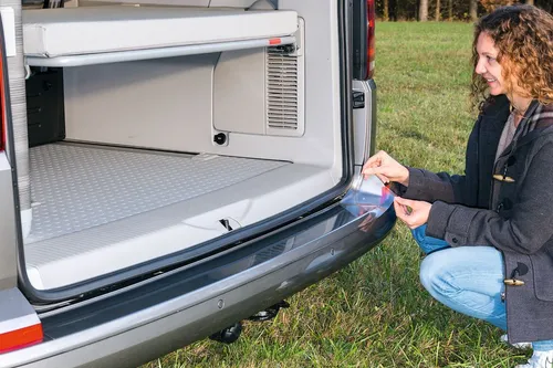 Brandrup Schutzfolie für VW T6.1/T6/T5 - Transparent - Hochwertige Folie für lackierte Stoßfänger. Ideal zum Schutz vor Kratzern und Abnutzung. Made in Germany, perfekt für den Ladekantenschutz.