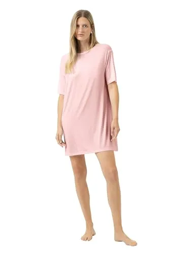 Mey Serie Pure Chic Damen Nachthemden Bonbon Pink (XS) - Elegantes Nachthemd in Bonbon Pink mit fließendem Schnitt und Satin-Details. Ideal für stilvolle Nächte und entspannte Stunden zu Hause.