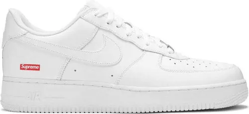 Nike Air Force 1 Low Supreme White – Urbaner Sneaker für jeden Tag - Der Nike Air Force 1 Low Supreme White vereint ikonisches Design und modernen Komfort. Aus hochwertigem Leder gefertigt, bietet dieser Sneaker Langlebigkeit und Stil für jede Gelegenheit.