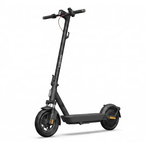 XIAOMI Electric Scooter 5 Plus E-Scooter - 12 Zoll, Schwarz - E-Scooter ohne Sitz mit 12-Zoll-Schlauchlosreifen für müheloses Fahren auf unebenem Gelände. Reichweite von 60 km und intelligentes BMS für Sicherheit und Langlebigkeit der Batterie.