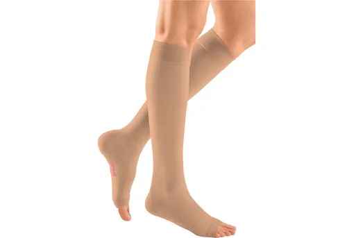 MEDI mediven comfort CCL2 AD Kompressionsstrümpfe - Sportsocken in schwarz, Größe III, bieten effektive Kompression für mehr Komfort und Unterstützung bei sportlichen Aktivitäten.