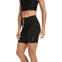 Hoka Damen Skybreeze Half Tight - Schwarz - Eng anliegende Laufhose für maximale Bewegungsfreiheit und atmungsaktive Belüftung. Ideal für ambitionierte Trainingseinheiten mit flachen Nähten zur Minimierung von Reibung und praktischen Taschen für Schlüssel oder Gels.