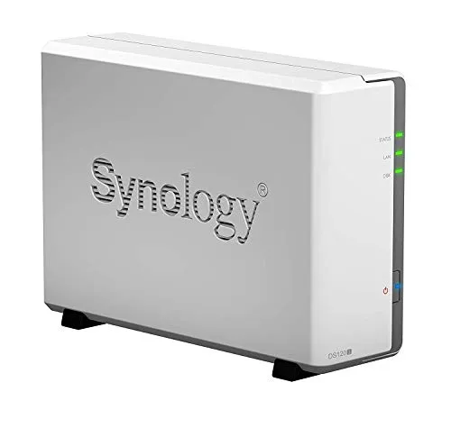 Synology DS120j 1 Bay Desktop NAS Enclosure, Black - Network Attached Storage (NAS) für Einsteiger, mit über 112 MB/s Lese- und 106 MB/s Schreibgeschwindigkeit. Ideal für die persönliche Cloud und zur Datensicherung von Windows/macOS sowie mobilen Geräten.