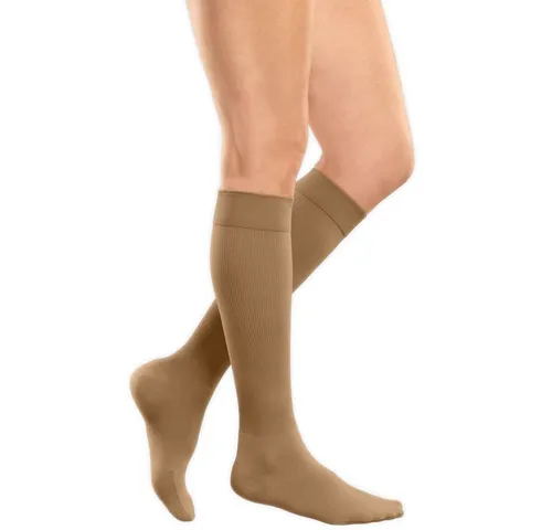 MEDI Strumpfhose medi mediven angio kurz CCL1 AD Kompressionsstrümp - Medizinischer Kompressionsstrumpf für optimale Durchblutung und Druckentlastung, ideal bei Venenerkrankungen und Diabetes. Extralange Naht und breites Abschlussbündchen für besten Halt.