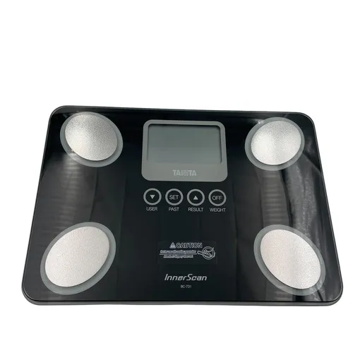 Tanita BC731 Körperanalyse Waage - Elegante elektronische Personenwaage in Schwarz mit Körperfett-, Muskel- und Wasseranalyse. Ideal für bis zu 5 Benutzer, präzise Ergebnisse auf einem klaren LCD-Display.