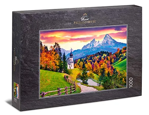 Ulmer Puzzleschmiede - Puzzle „Wallfahrt“ - Klassisches 1000 Teile Berg-Puzzle – Stimmungsvoller Pfad durch den Herbst-Wald zur Kirche Maria Gern vor dem Watzmann-Massiv im Abendrot, Bayern