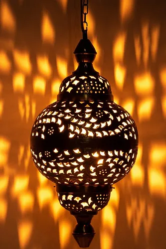 Marrakesch Orient & Mediterran Interior Deckenleuchte Fahda Silber - Tropfenförmige orientalische Hängeleuchte aus hochwertigem Metall, ideal für stilvolle Wohnräume. Schafft eine gemütliche Atmosphäre und setzt beeindruckende Lichtakzente.