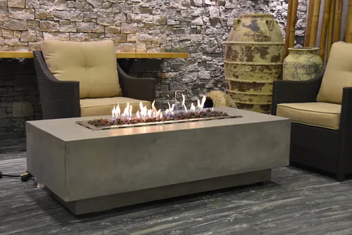 Elementi Gasfeuerstelle "Granville" - Eleganter Lounge Feuertisch - Gasfeuerstellen für stimmungsvolle Abende im Freien, mit Beton-Optik und hoher Funktionalität für gemütliche Zusammenkünfte.