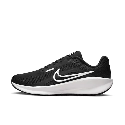 Nike Downshifter 13 Damen Sportschuhe - Laufschuhe mit atmungsaktivem Mesh-Obermaterial und dämpfender Einlegesohle, ideal für Laufen und Alltag. Reflektierende Details bieten zusätzliche Sichtbarkeit.