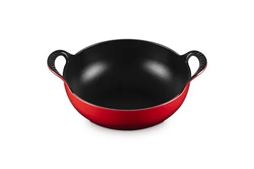 Tradition Balti-Gericht 24 cm - Töpfe, 2.7 L Fassungsvermögen in ansprechendem Cerise, ideal für authentische indische Gerichte und gesellige Kochabende.