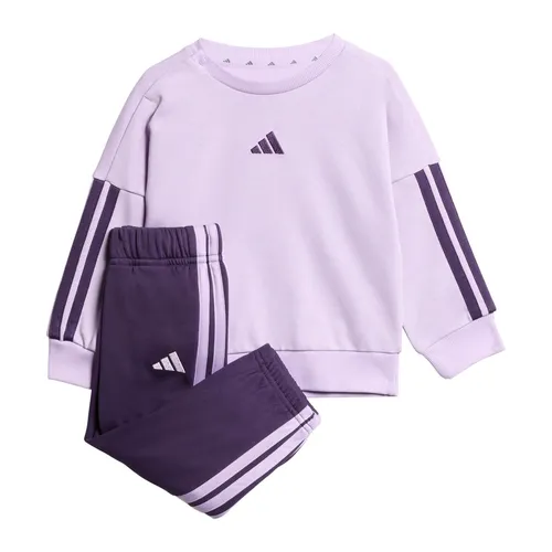 adidas Jogginganzug Saisonal Essentials 3S violett für Kleinkinder - Bequemer Jogginganzug für Babys mit weichem French-Terry-Material und Rippbündchen für optimalen Sitz. Ideal für aktive Tage, mit stylischen 3-Streifen für einen sportlichen Look. Größen: 68-104.