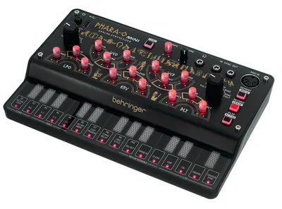 Behringer Phara-O Mini - Dreistimmig-polyphoner Analog-Synthesizer mit 3 VCOs, klassischem Tiefpassfilter und integriertem Delay; ideal für kreative Klangexperimente und Vintage-Sounds.