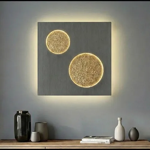 Wandlampe Delin Lucande - dimmbar und modern - Moderne LED-Wandleuchte Delin aus robustem Metall, ideal für Wohn- und Esszimmer. Mit 3-Stufen-Dimmfunktion für individuell anpassbare Beleuchtung und einem eleganten Design in Grau und Gold.
