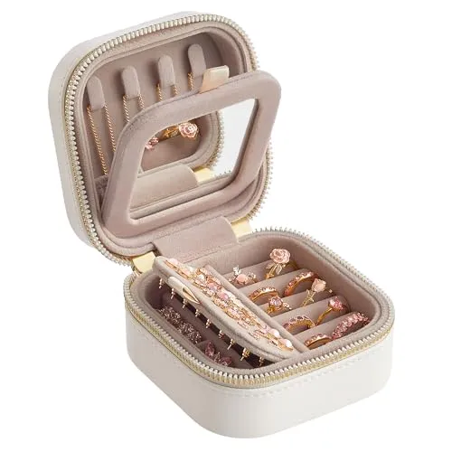 SONGMICS HOME ANAH Kollektion - Schmuckkästchen Reise, Schmuckbox klein, Schmuckaufbewahrung mit Spiegel, 10,5 x 10,5 x 6 cm, PU mit Nähten, Reißverschluss, Geschenkidee, wolkenweiß JBC179W01