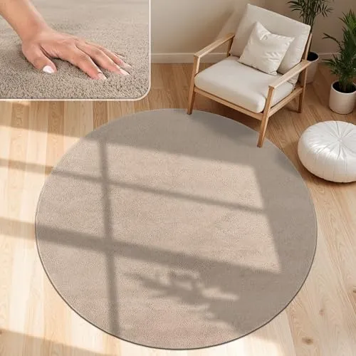 Paco Home Moderner Kuscheliger Teppich Rund 160 cm Taupe - Kuscheliger Hochflor-Teppich aus 100 % Polyester in zeitlosem Taupe. Rutschfest und pflegeleicht, ideal für jedes Zuhause. Maschinenwaschbar bis 30 Grad, perfekt für gemütliche Wohnräume.