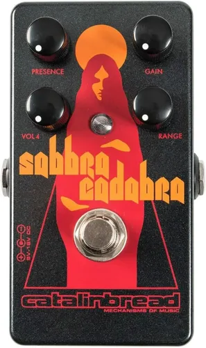 Catalinbread Sabbra Cadabra Distortion - E-Gitarren Effektpedal, verwandelt jedes Rig in ein "Rig of Doom" mit Rangemaster-basiertem Booster und Laney Pre-Amp für kraftvollen Sound.