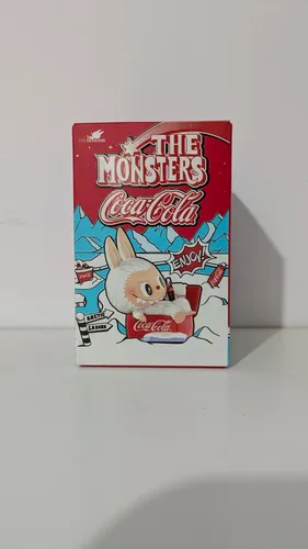 Popmart The Monsters x Coca Cola - Exklusives Merchandise - Merchandising Spielzeug, einzigartiges Design und Sammlerstück für Fans von Coca Cola und Popmart.