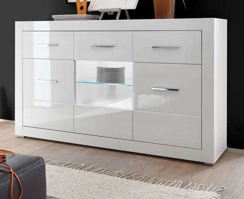 Furn.Design Sideboard Carrara - Elegante 3-türige Kommode in Hochglanz Weiß - Moderne Sideboards in Hochglanz Weiß, mit 2 Schubkästen und Vitrinenfächern. Pflegeleicht und perfekt für Ihr Wohn- oder Esszimmer. Beleuchtung bitte separat bestellen.