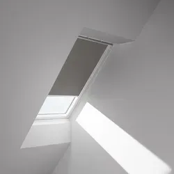 VELUX Verdunkelungsrollo uni grau manuell DKL UK04 0705SWL - Rollos für optimale Verdunkelung in Schlaf- und Kinderzimmern. Mit stufenloser Positionierung und Thermobeschichtung für zusätzlichen Hitzeschutz.