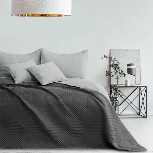 RESTILO Tagesdecke 220x240 cm Stahl Silber - Zweiseitige Ultrasonic Steppung aus pflegeleichtem Polyester, ideal als Bettüberwurf oder Sofadecke. Perfekt für jeden Wohnbereich und auch eine tolle Geschenkidee.