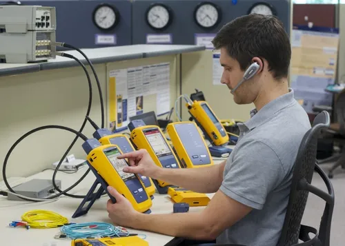 Fluke Networks Cable Analyzer DSX2-5000QI INT - Kommunikationstechnik mit CAT 7-Zertifizierungsset, ideal für präzise Netzwerkanalysen und einfache Bedienung durch Touchscreen.