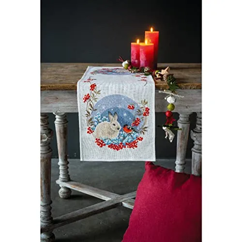 Vervaco Stickpackung Kreuzstich Set Vorgedruckt Tischläufer Schneehase und Dompfaff Stickdecken Vorgezeichnet DIY Basteln Kreativ Stickläufer zum Selbersticken 32 x 84 cm Stickset