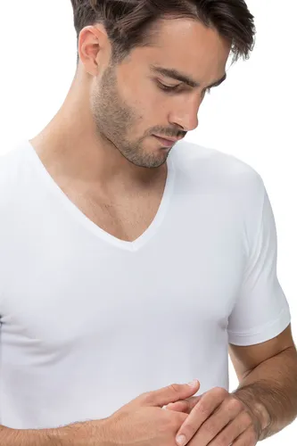 Mey Unterziehshirt DRY COTTON mit V-Ausschnitt, weiss - Unterhemden aus der Serie Dry Cotton, körpernaher Schnitt für optimalen Tragekomfort und atmungsaktive Baumwollmischung.
