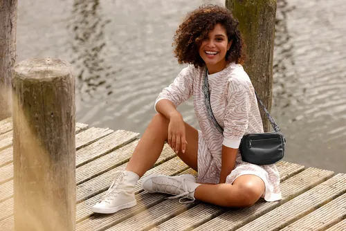 LASCANA Umhängetasche Minibag - Umhängetaschen: Stylische Crossbody-Bag aus veganem Material mit auswechselbaren Schulterriemen – perfekt für modebewusste Frauen!