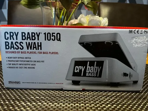 Dunlop 105Q Cry Baby Bass Wah - Bass Wah Pedal - Effektgerät für Gitarre & Bass mit EQ-Schaltung für Bassfrequenzen, erhält das Bassfundament und bietet regelbaren Volume Boost für kraftvolle Soli.