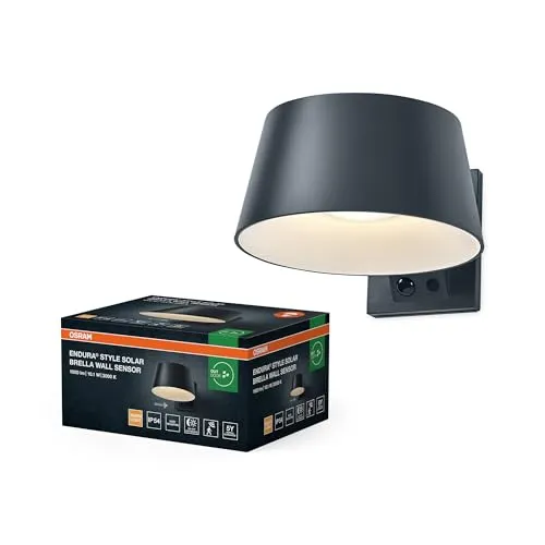 OSRAM Endura Style Solar LED Wandleuchte Brella - 930 Lumen mit PIR Sensor - Die OSRAM Solar-Wandleuchte Brella bietet helles 930 Lumen warmweißes Licht (3000K). Mit IP54-Schutz und integriertem Bewegungsmelder ist sie ideal für effiziente Außenbeleuchtung ohne Kabel. 18 Tage Betriebsdauer in vier Modi.