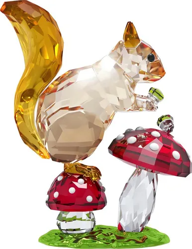 Swarovski Idyllia Eichhörnchen und Pilze Dekofigur - Nussknacker, handgefertigte Kristallfigur mit 875 Facetten, ideal als Geschenk für besondere Anlässe und zur stilvollen Dekoration Ihres Zuhauses.