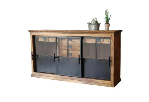baario Sideboard HOXT im Industrial Design, 180 cm aus Mangoholz & Eisen - Im beeindruckenden Industrial Style bietet dieses massive Sideboard mit drei Schiebetüren und fünf versteckten Schubladen viel Stauraum. Handgefertigt aus edlem Mangoholz, ist es ein zeitloses Möbelstück für jeden Raum.