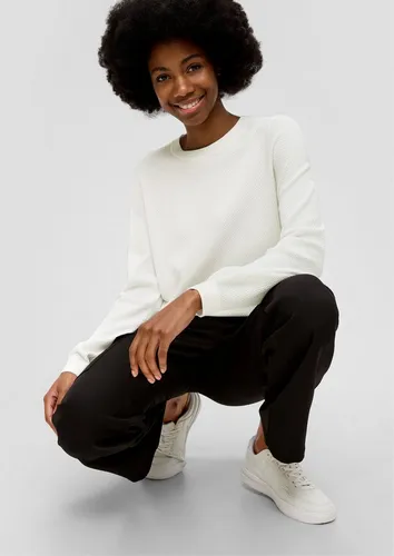 QS Strickpullover mit Dobby-Struktur - Bequemer Regular Fit Pullover aus weichem Feinstrick mit Dobby-Struktur. Ideal für lässige Outfits, ausgestattet mit Rippblende am Crew Neck und Rippbündchen an den Ärmeln.