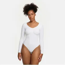 Creamy Fabrics Damen Shapewear Bodysuit mit Longsleeve – Figurformend und nahtlos - Ideal für figurbetonte Outfits: Der nahtlose Longsleeve Bodysuit bietet starke Kompression für Bauch und Taille, sorgt für einen eleganten Look und bleibt unsichtbar unter Kleidung.