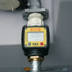 CEMO Digitaler Durchflusszähler K24 für DT-Mobil Easy 210 l - Präziser Digitaler Durchflusszähler für Mobile Dieseltankanlagen, ideal für effizientes und genaues Betanken von Rasentraktoren.