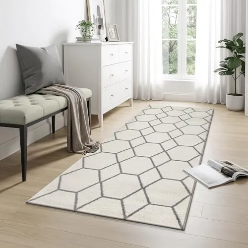 SANAT Wohnzimmerteppich – Pflegeleichter Flächenteppich mit Trellis Muster – Creme, 80 x 200 cm - MODERNES DESIGN: Der geometrische Trellis Teppich passt ideal zu verschiedenen Einrichtungsstilen und bringt Wärme in Ihr Zuhause. Pflegeleicht und vielseitig einsetzbar in Wohnzimmer, Fluren und Schlafzimmern.