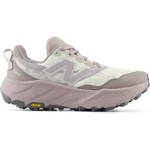 New Balance Women's Fresh Foam X Hierro V9 GTX - Trailrunningschuhe grau 37,5 - Wetterfeste Trailrunningschuhe mit weicher Dämpfung, ausgestattet mit einer rutschfesten Vibram-Sohle und GORE-TEX für optimalen Schutz. Ideal für Abenteuer im Freien! Entdecken Sie weitere Modelle von New Balance bei Bergfreunde.de.