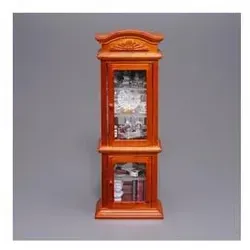 Reutter Miniatur Esszimmer Vitrine aus Holz - Filigrane Vitrine im Maßstab 1:12, ideal für Puppenhäuser. Hochwertige Verarbeitung mit handverziertem Porzellan und Spirituosen. Ein besonderes Highlight für Miniaturen-Liebhaber.