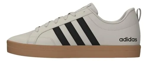 adidas Herren VS Pace 2.0 Schuhe – Alumina/Core Black/GUM10, 39 1/3 EU - Stylische Sneakers mit regulärem Schnitt, Schnürverschluss und Gummiaußensohle. Das Obermaterial besteht zu mindestens 50 % aus recyceltem Material – ideal für umweltbewusste Mode.