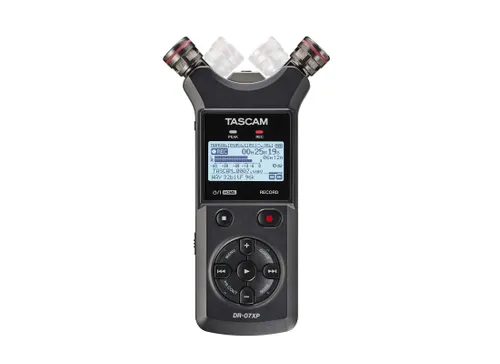Tascam DR-07XP - Tragbarer Stereo-Audiorecorder mit 32-Bit-Float-Auflösung, ideal für professionelle Aufnahmen unterwegs; integrierte Kondensatormikrofone in AB- oder XY-Konfiguration.