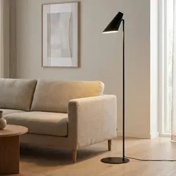 DybergLarsen Cale Stehleuchte Matt Black 135 cm - Stehleuchte in mattem Schwarz mit elegantem Design, flexiblem Lampenschirm und blendfreiem Licht – ideal für Wohnzimmer, Schreibtisch oder als gemütliches Leselicht.