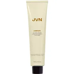 JVN Haarpflege StylingComplete Air Dry Cream 147 ml - Die JVN Complete Air Dry Cream sorgt für unkompliziertes Styling ohne Hitze. Sie betont die natürliche Haartextur, bietet leichten Halt und reduziert Frizz. Ideal für alle Haartypen, auch coloriertes Haar, mit einer veganen und sulfatfreien Formel.