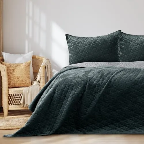 RESTILO Tagesdecke Laila 260x280 cm - Anthrazit Silber, zweiseitig - Bettdecken mit einzigartiger Steppung und Velvet Optik. Hautfreundlich, allergikergeeignet und pflegeleicht. Verleiht Ihrem Raum außergewöhnlichen Charakter.