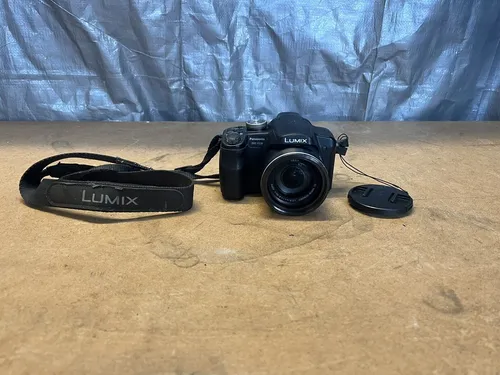 Panasonic LUMIX DMC-FZ28 Digitalkamera - Spiegelreflex- & Systemkameras mit 10,1 MP und 18x optischem Zoom für beeindruckende Bilder. Ideal für Fotografie-Enthusiasten mit Gesichtserkennung und kompaktem Design.