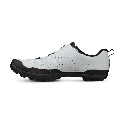 Fizik Terra Atlas Unisex Fahrradschuhe - Robuste Fahrradschuhe mit belüftetem Obermaterial und verstärkter Zehenkappe. Ideal für MTB und Gravel, bieten sie optimalen Halt und Komfort für lange Abenteuer.