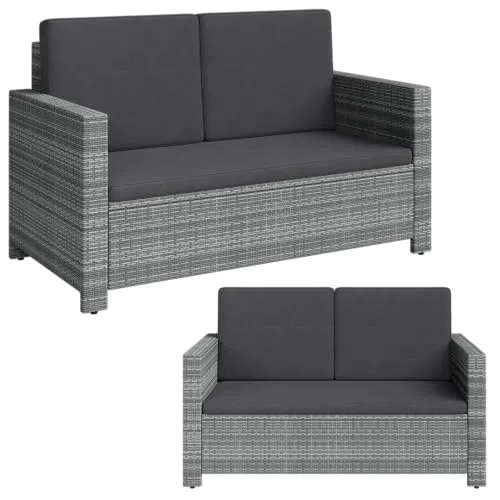 STEELSØN Elnath Gartensofa 2-Sitzer – Stilvolles Rattan Sofa für Balkon und Garten - Verwandeln Sie Ihre Terrasse in eine Lounge-Oase! Das wetterfeste 2-Sitzer Sofa mit Liegefunktion bietet Komfort und Stil. Ideal für entspannte Stunden im Freien, inklusive pflegeleichter Polster.