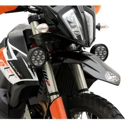 Denali KTM 790 Adventure Beleuchtungs-Halterung - Fahrzeugspezifische Halterung für optimales Fahrlicht an KTM 790 Adventure und 890 Adventure Modellen. Robuste Materialien garantieren eine zuverlässige Montage und Langlebigkeit.