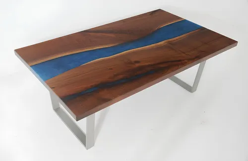 Epoxy Maßanfertigung Tisch aus Echtem Holz mit Epoxidharz - Eleganter Couchtisch im modernen Design, gefertigt aus hochwertigem Holz und Epoxidharz. Ideal für das Wohnzimmer, bietet er eine einzigartige Optik und ist sofort einsatzbereit.