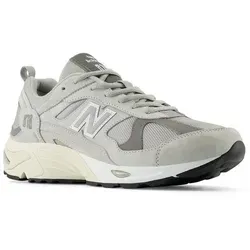 NEW BALANCE Herren Freizeitschuhe 878 - Sneaker mit traditioneller Laufsilhouette der 1980er, detailreichem Obermaterial und leistungsstarker Zwischensohle für optimalen Komfort und klassischen Stil.